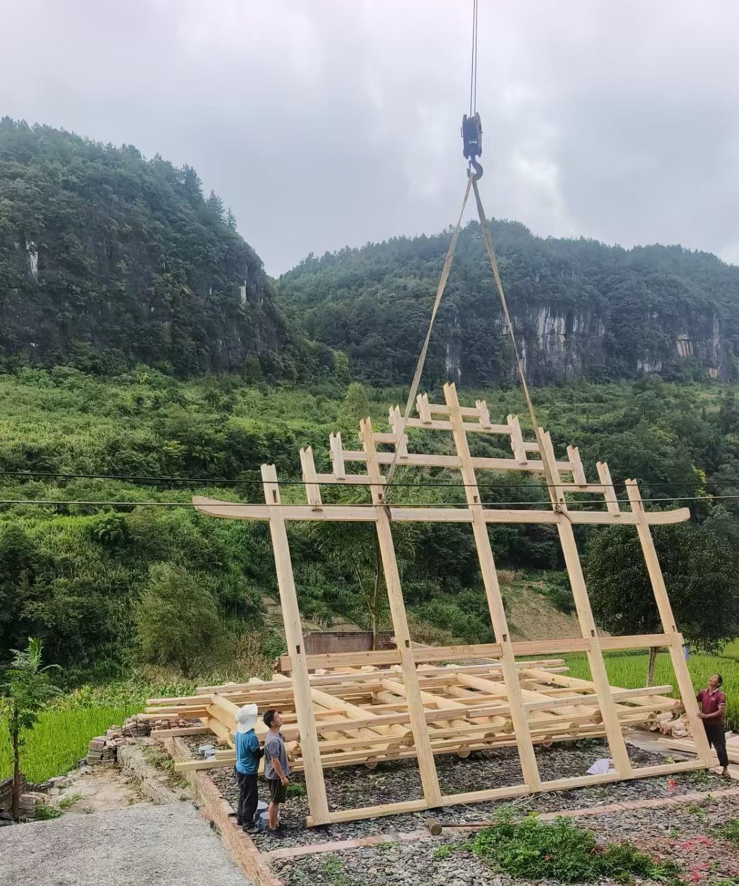 察雅县汽车吊出租公司怎么保证发动机散热问题