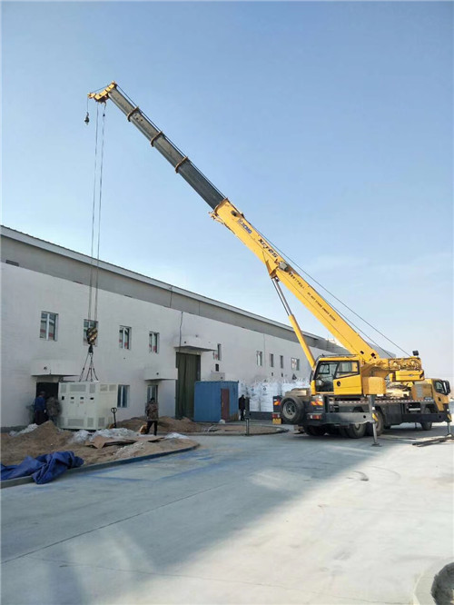 察雅县“超载就喊停”—— 吊车的 “重量保镖” 技术